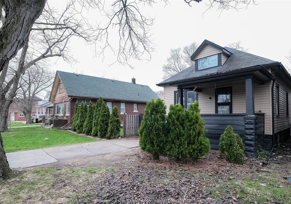 1585-pelissier-windsor-ontario-26008078