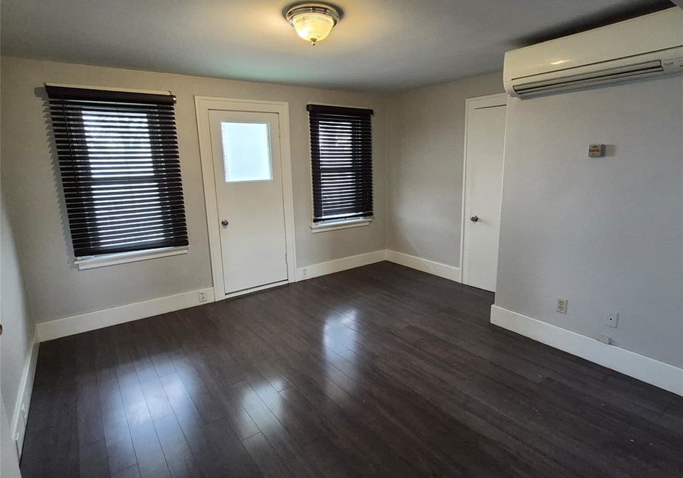 2246-mercer-street-windsor-ontario-26008095