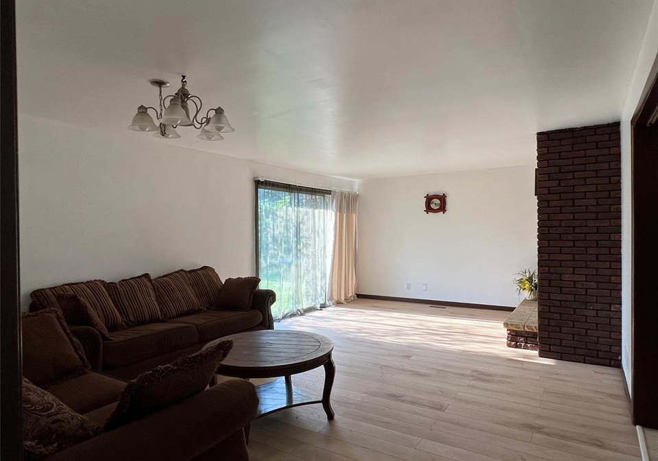 3052-lauzon-windsor-ontario-26008168