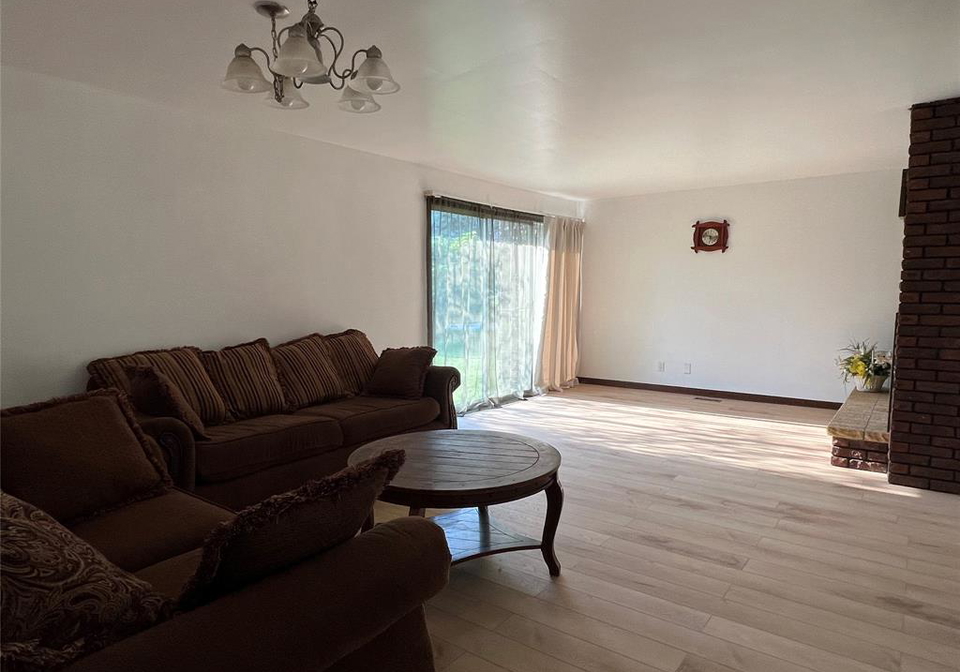 3052-lauzon-windsor-ontario-26008168