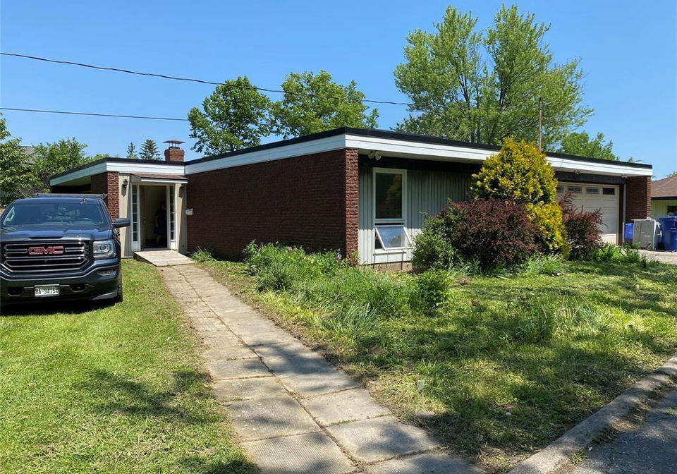 3052-lauzon-windsor-ontario-26008178