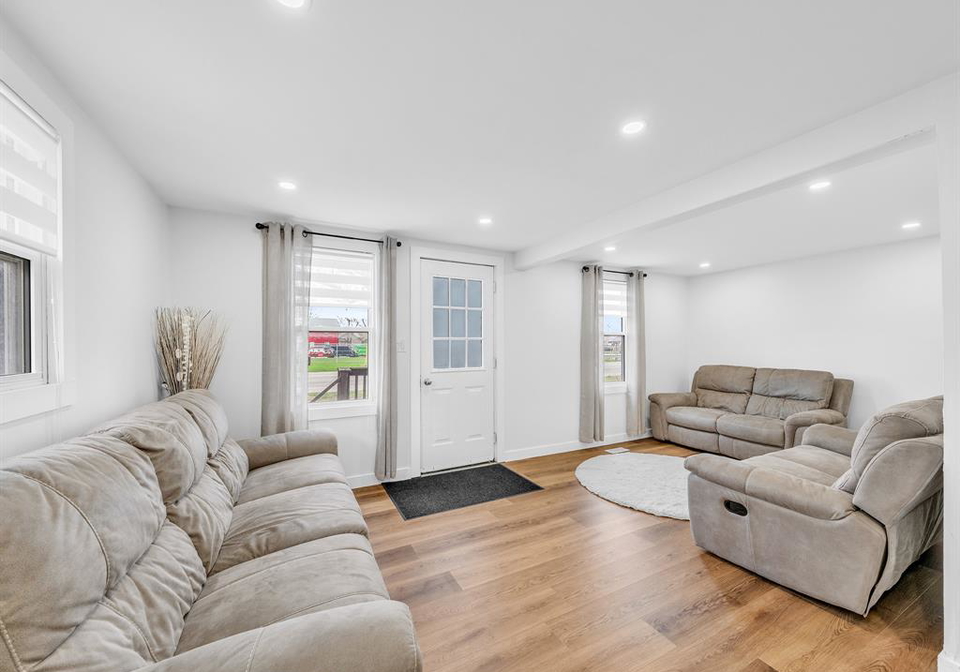 792-highway-77-leamington-ontario-26008191