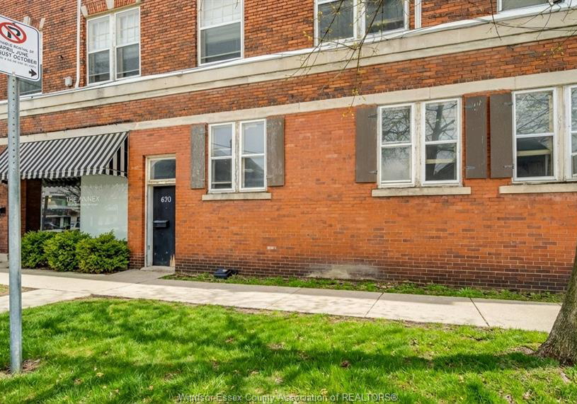1701-wyandotte-windsor-ontario-26008199