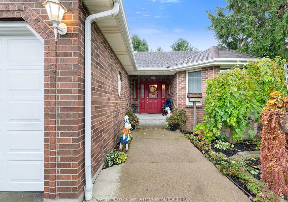 879-road-2-w-kingsville-ontario-26008237