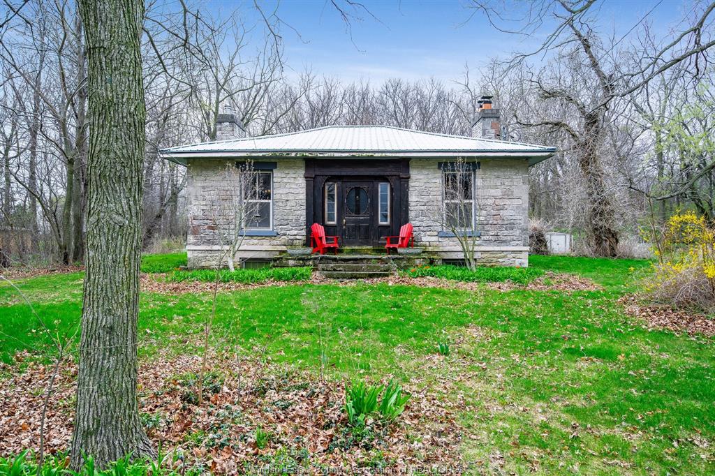 170-north-shore-road-pelee-island-ontario-26008246