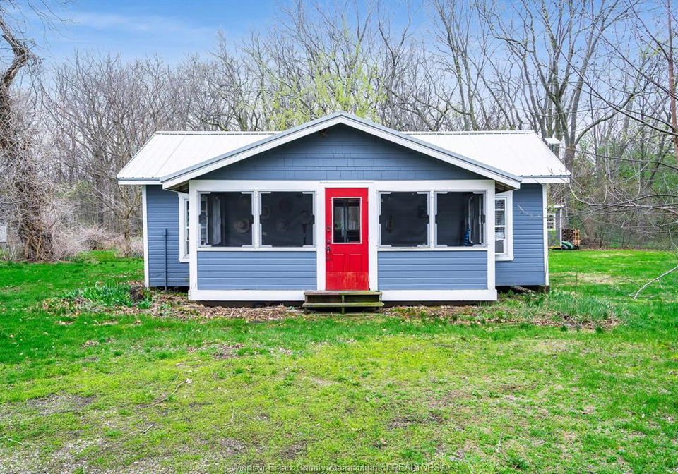 170-north-shore-road-pelee-island-ontario-26008246