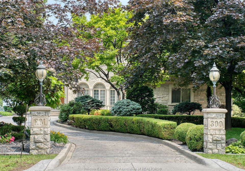 300-elmgrove-drive-lakeshore-ontario-26008295