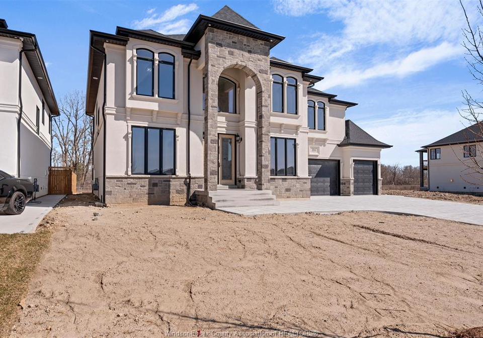 322-benson-amherstburg-ontario-26008296