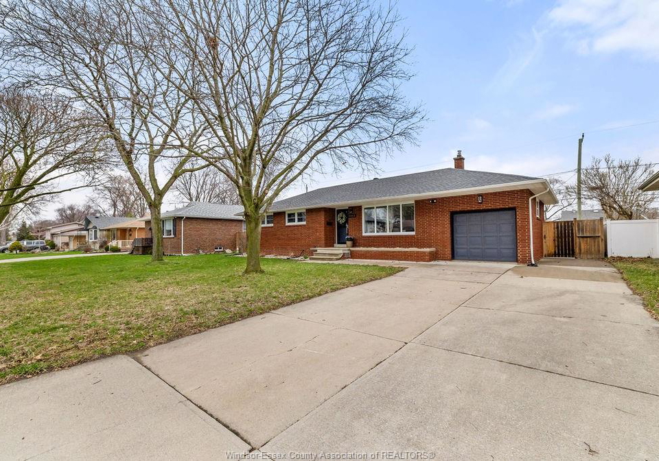 1064-virginia-avenue-windsor-ontario-26008320