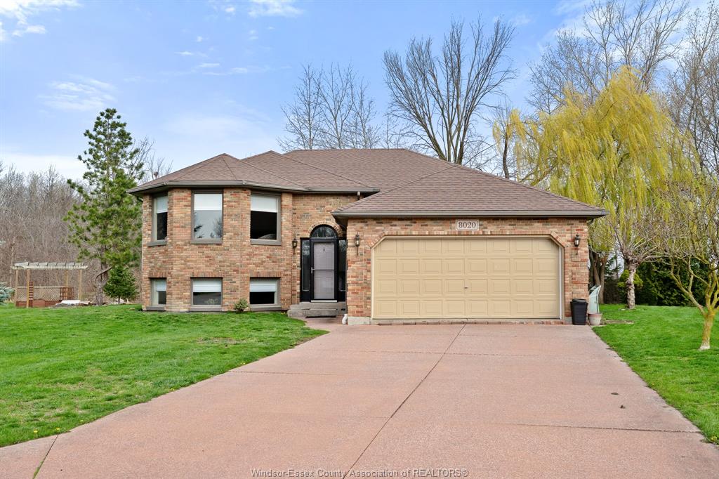 8020-gardiner-crescent-mcgregor-ontario-26008338