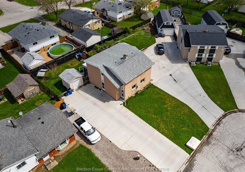 14-vanier-tilbury-ontario-26008383