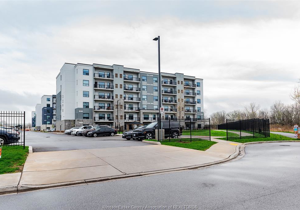 3370-stella-crescent-windsor-ontario-26008401