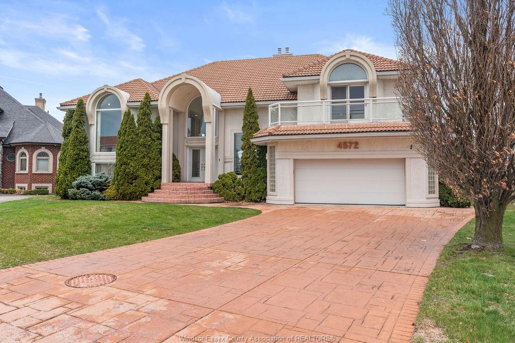 4572-lake-grande-court-windsor-ontario-26008414