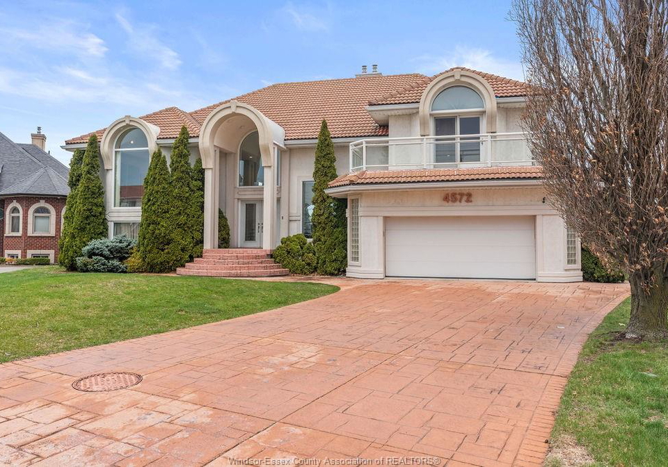 4572-lake-grande-court-windsor-ontario-26008414