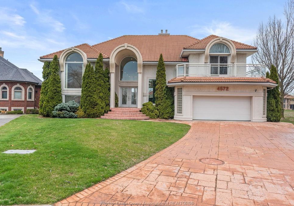 4572-lake-grande-court-windsor-ontario-26008414