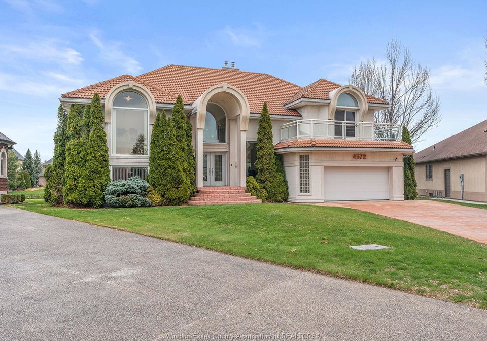 4572-lake-grande-court-windsor-ontario-26008414