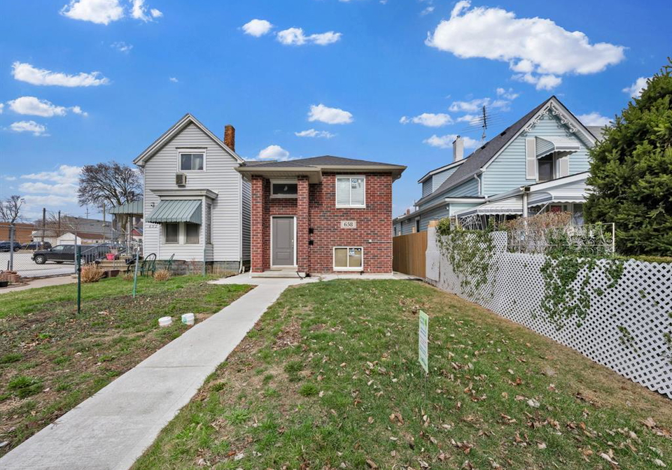 658-caron-windsor-ontario-26008427