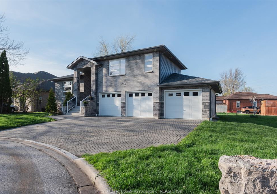 1798-argus-street-lasalle-ontario-26008494