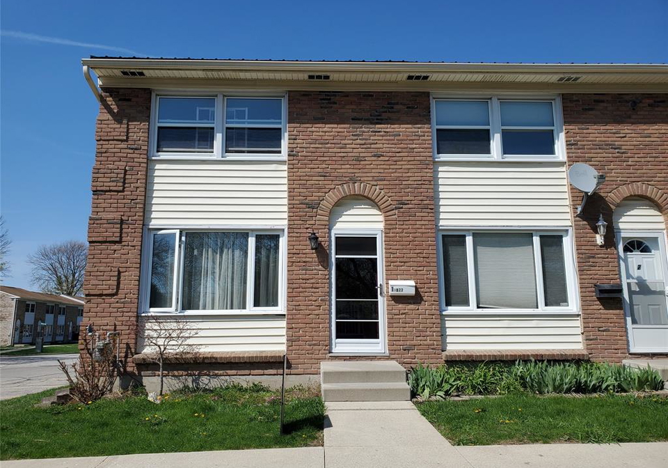 877-carleton-place-sarnia-ontario-26008508