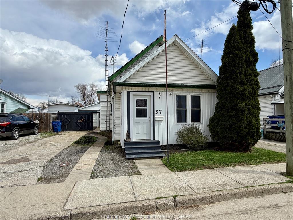 37-foster-street-chatham-ontario-26008526