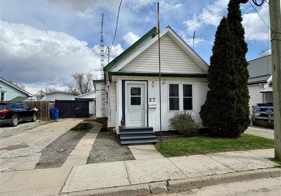 37-foster-street-chatham-ontario-26008526