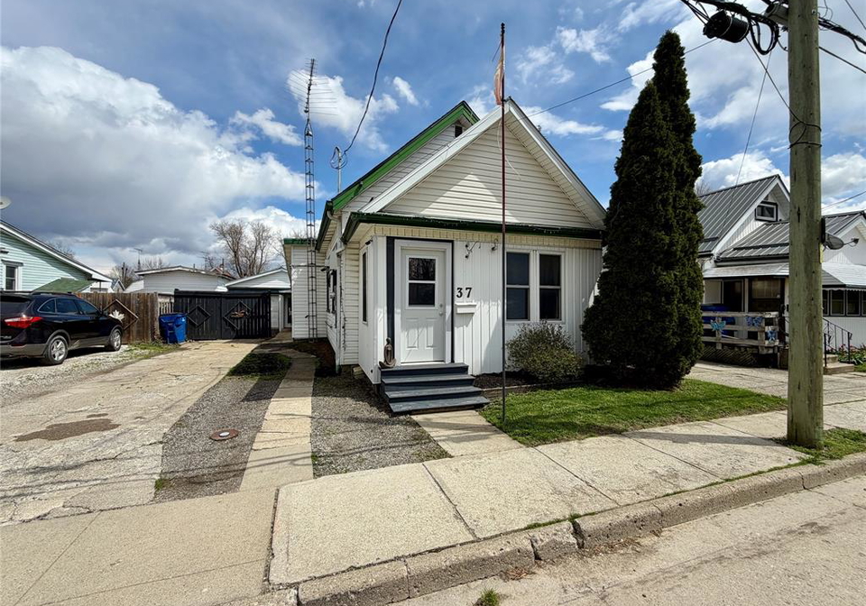 37-foster-street-chatham-ontario-26008526