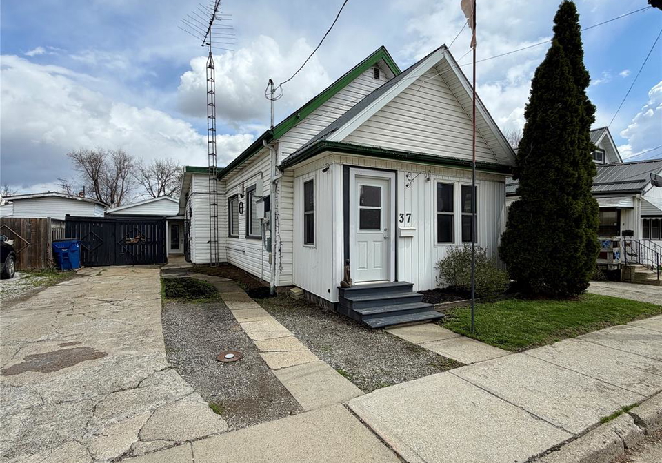37-foster-street-chatham-ontario-26008526
