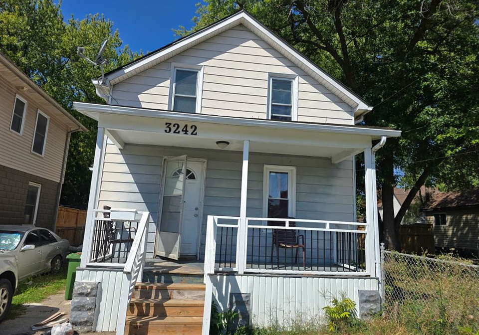 3242-baby-street-windsor-ontario-26008528