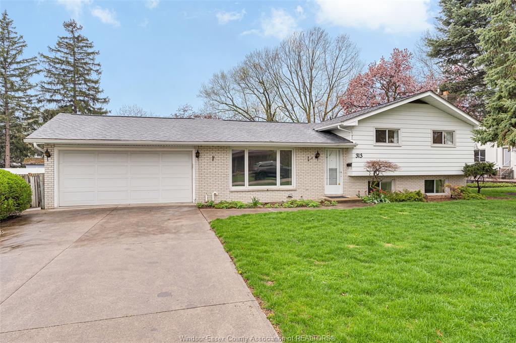 313-barry-avenue-tecumseh-ontario-26008575