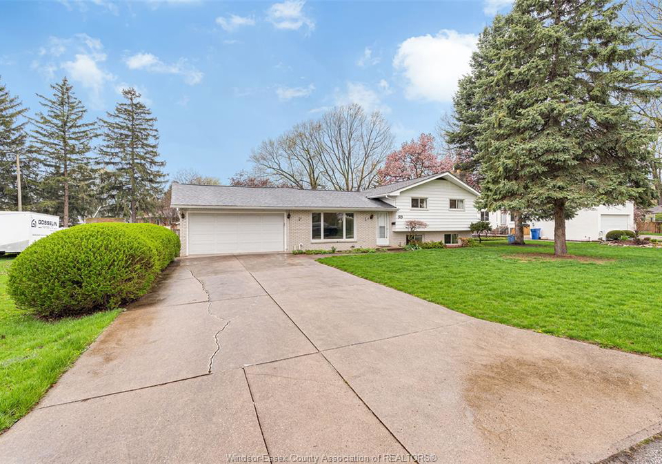 313-barry-avenue-tecumseh-ontario-26008575