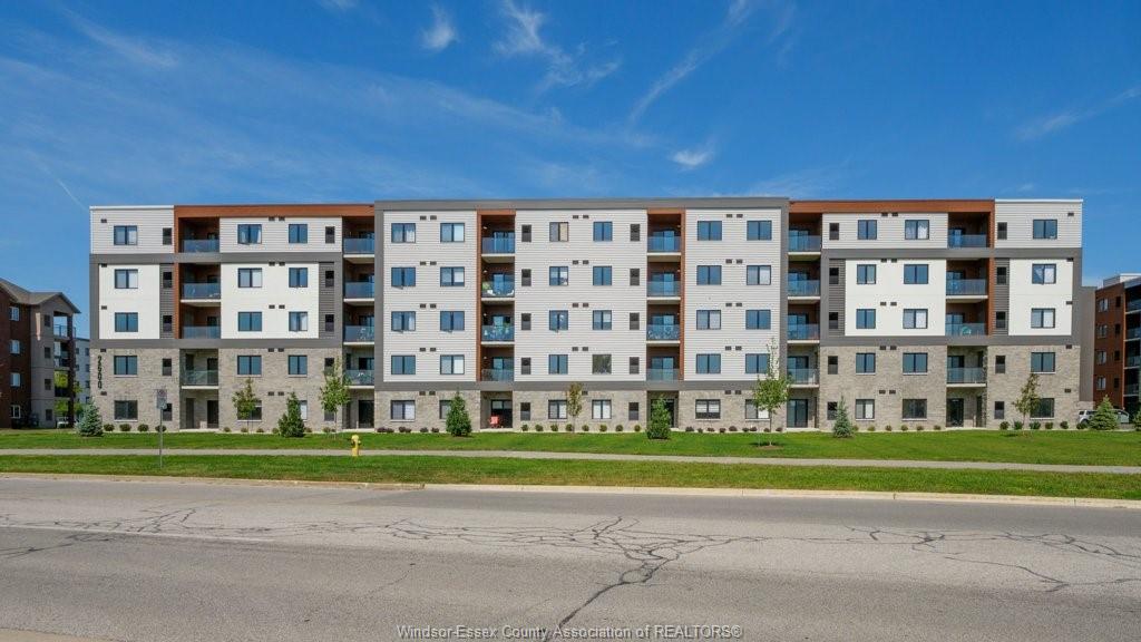 2600-sandwich-west-parkway-lasalle-ontario-26008645