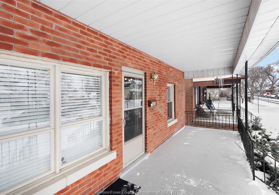 907-gladstone-avenue-windsor-ontario-26008701
