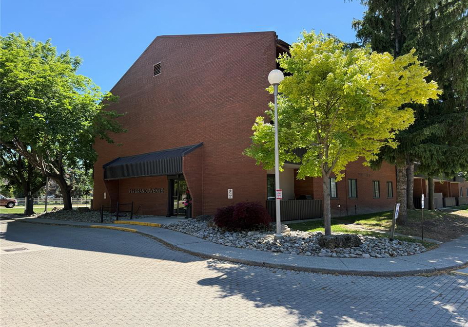 975-grand-avenue-west-chatham-ontario-26008710