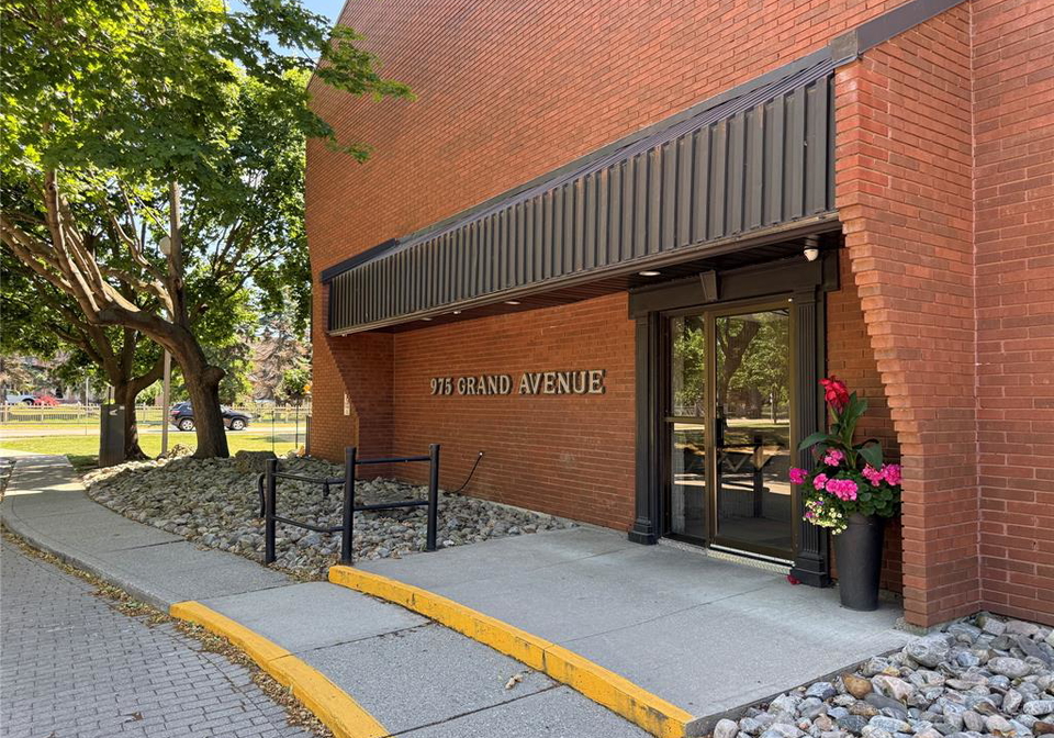 975-grand-avenue-west-chatham-ontario-26008710