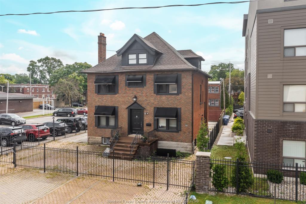961-ouellette-avenue-windsor-ontario-26008763
