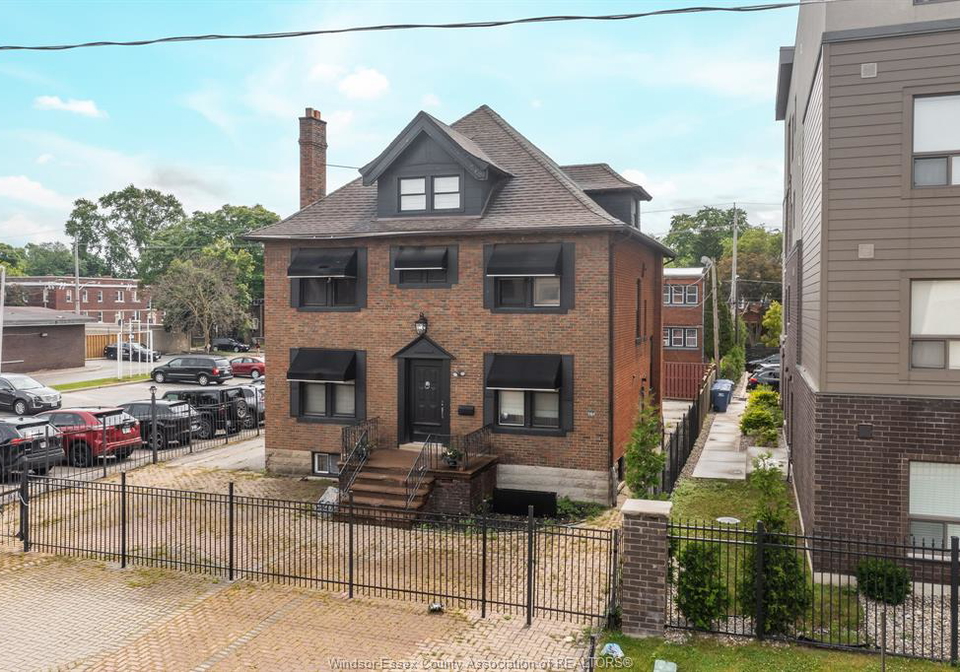 961-ouellette-avenue-windsor-ontario-26008763