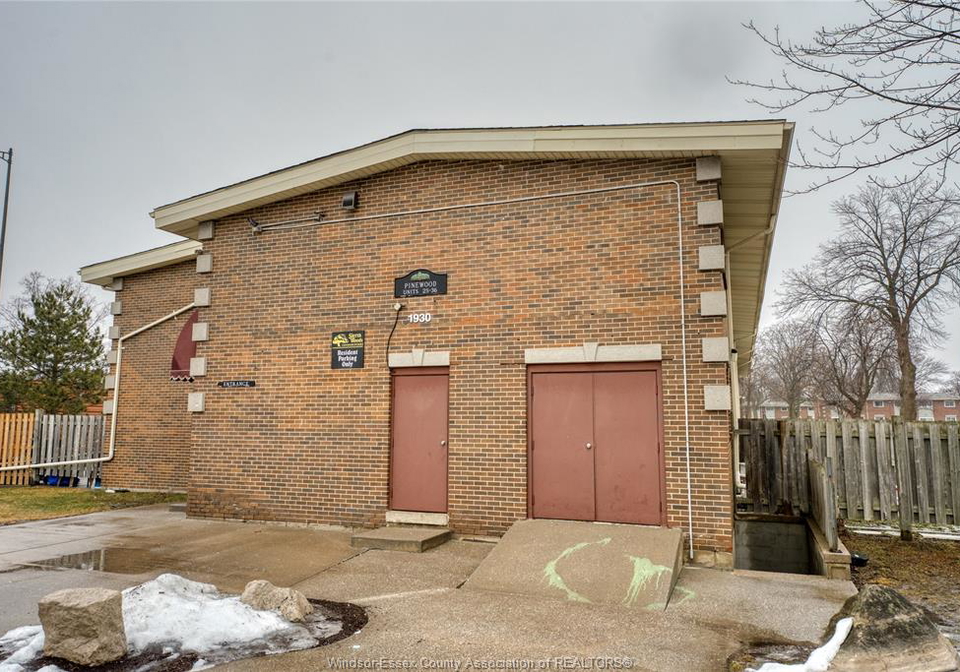 1930-columbia-court-windsor-ontario-26008793