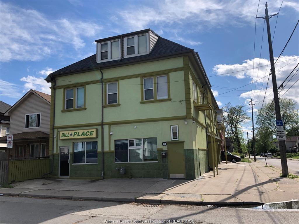 401-parent-windsor-ontario-26008860