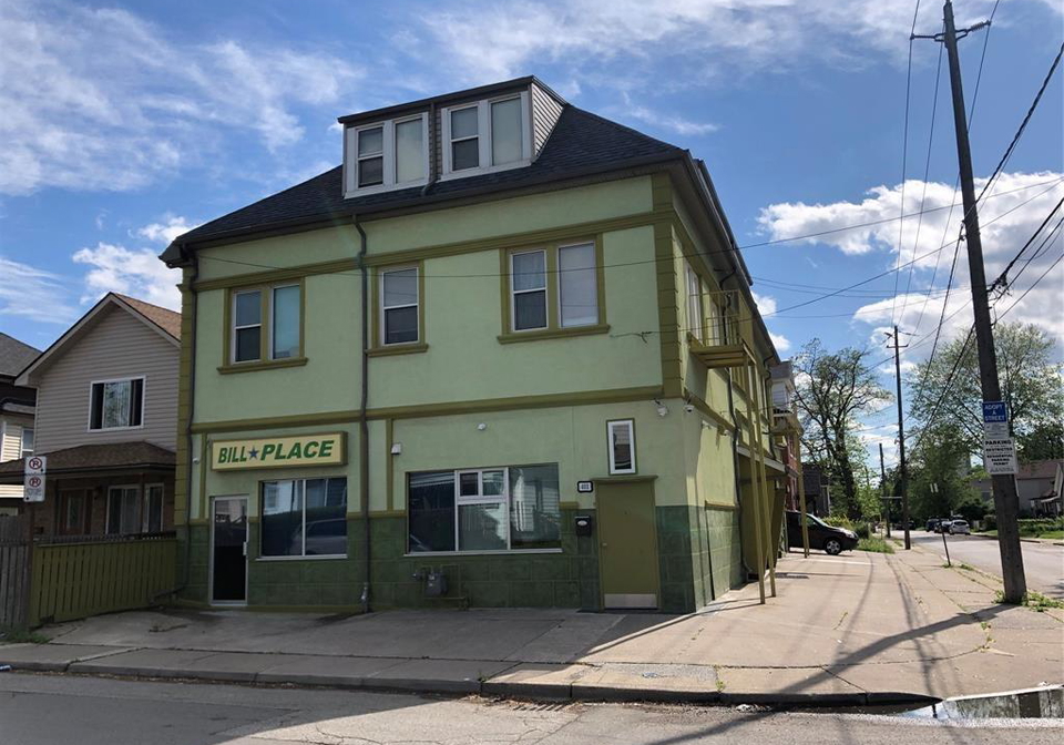 401-parent-windsor-ontario-26008860