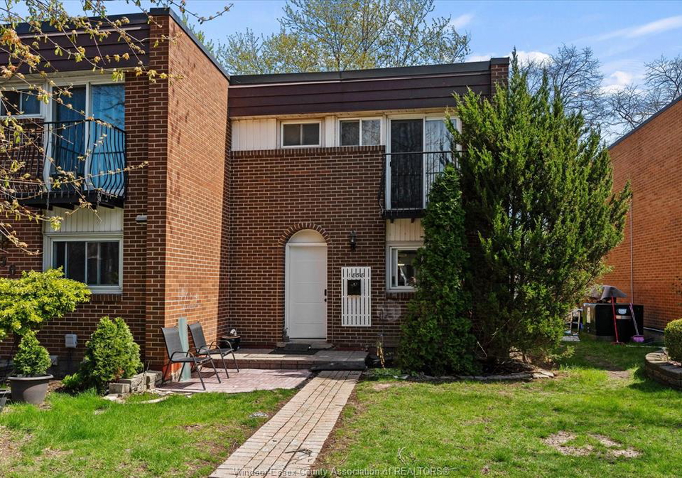 1858-eastgate-estates-windsor-ontario-26008871