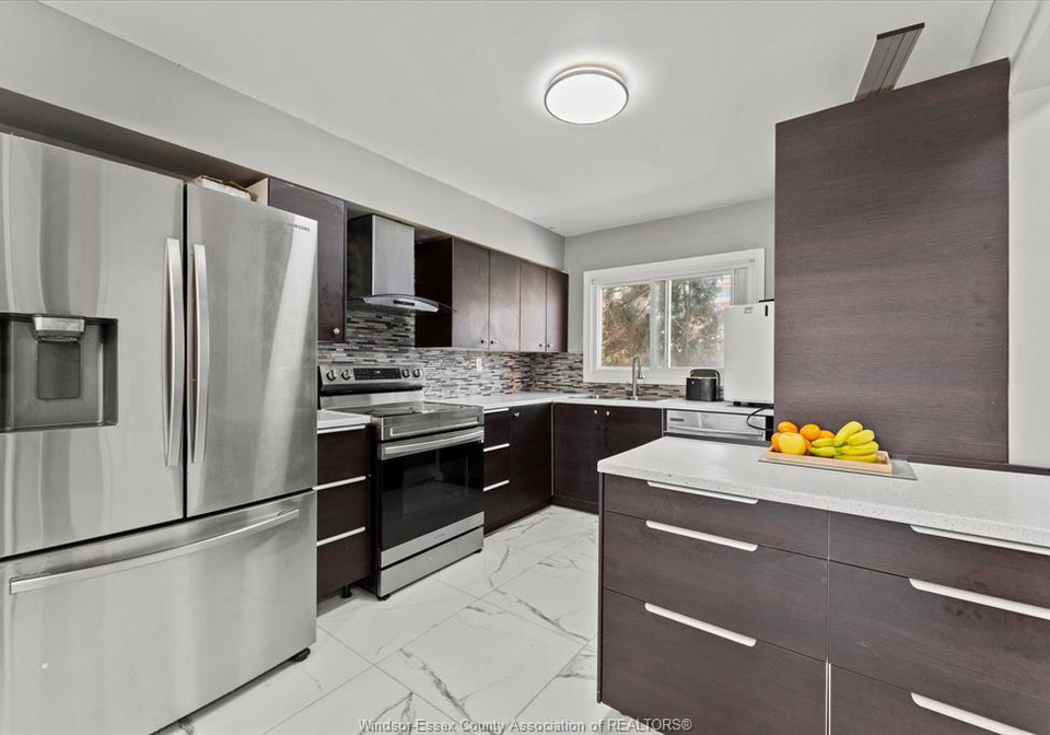 1858-eastgate-estates-windsor-ontario-26008871