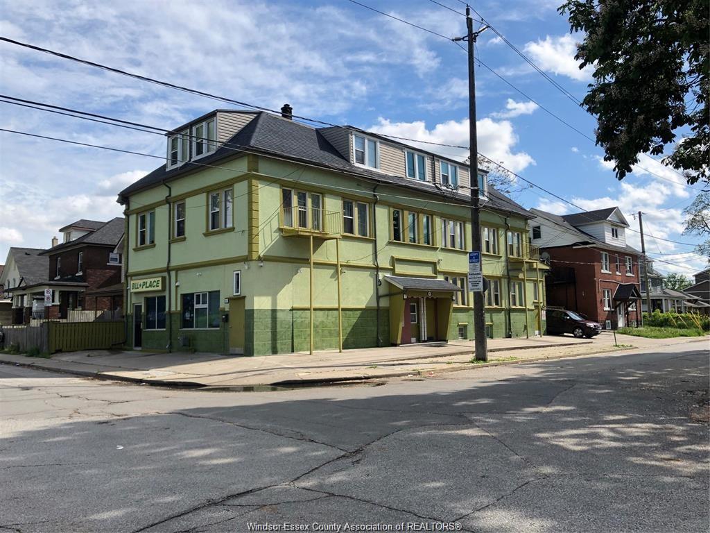 401-parent-windsor-ontario-26008887