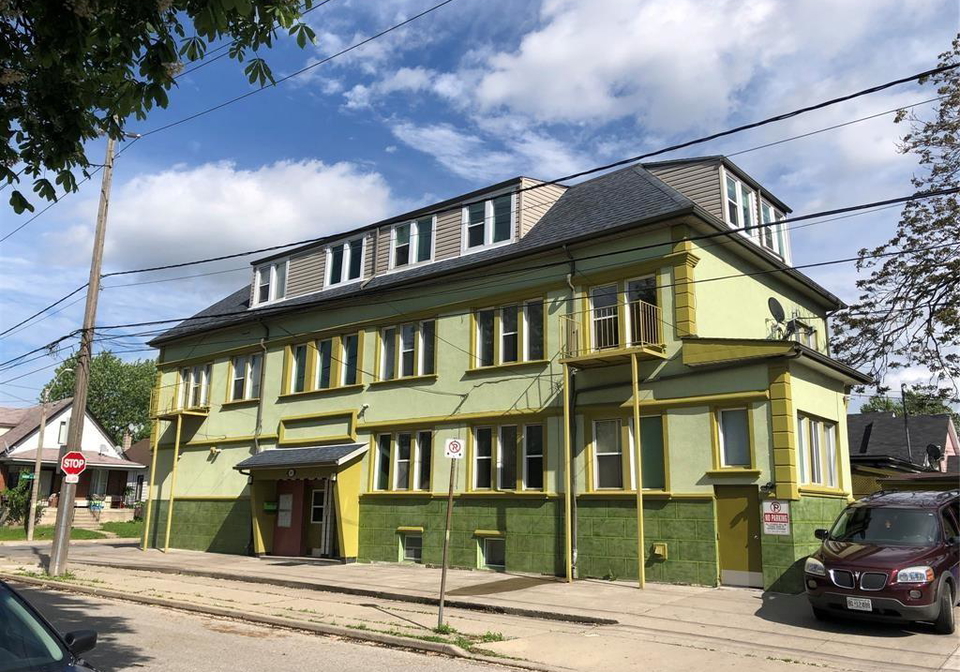 401-parent-windsor-ontario-26008887