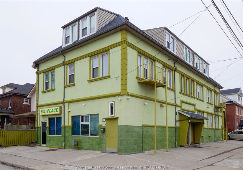 401-parent-windsor-ontario-26008934