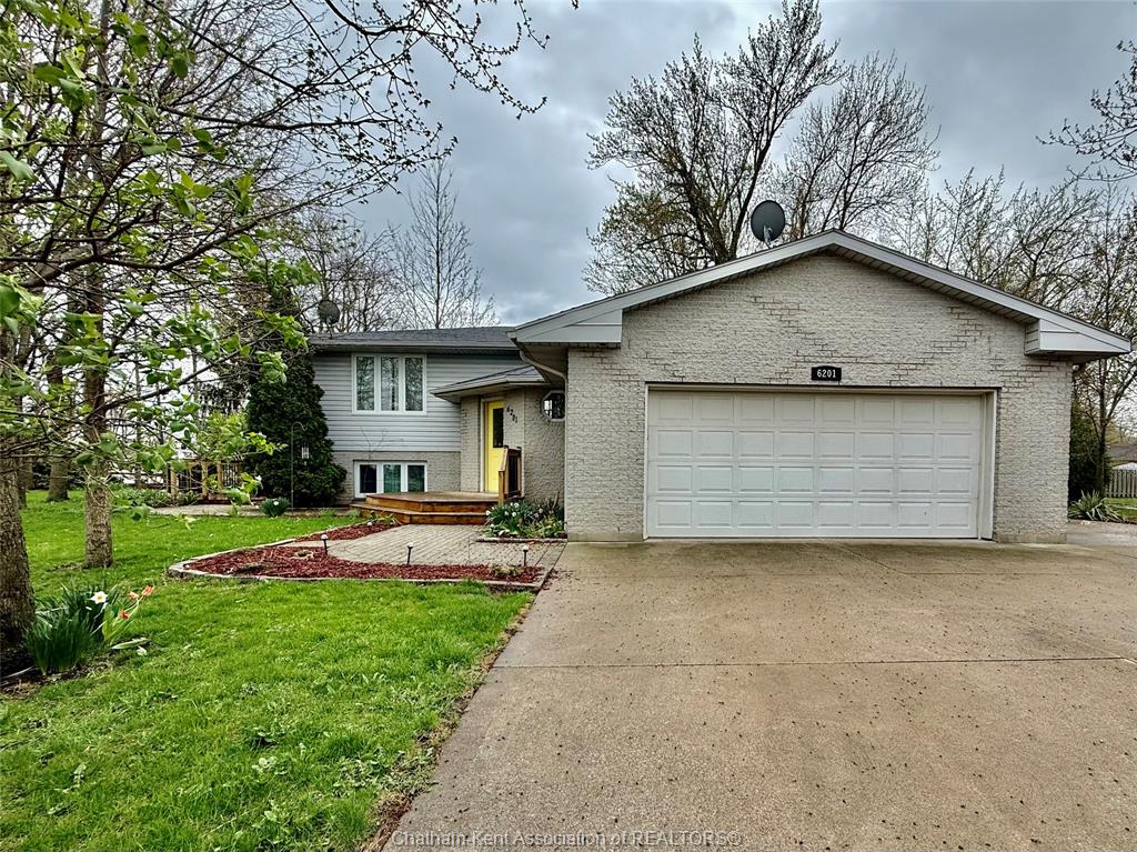 6201-main-street-comber-ontario-26008958