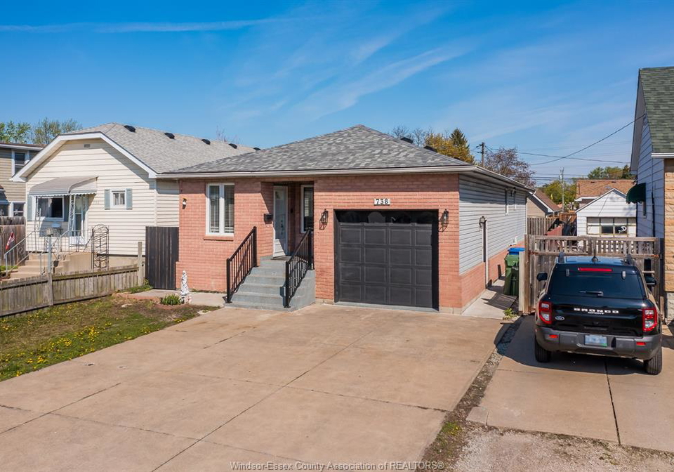 738-bensette-street-windsor-ontario-26008961