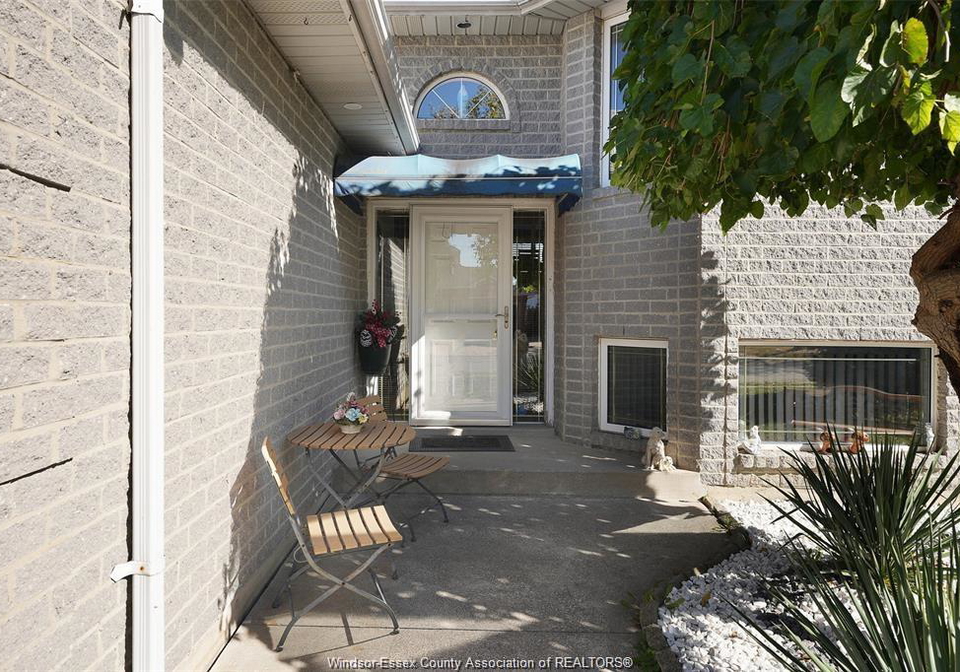 1454-clover-avenue-windsor-ontario-26008996