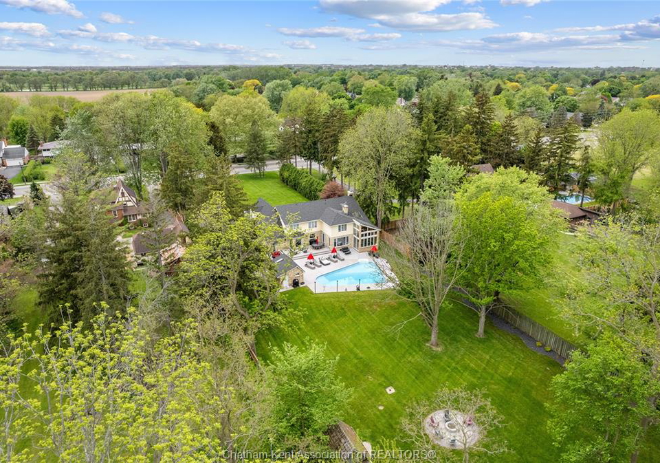 877-charing-cross-road-chatham-ontario-26009008