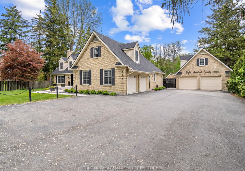 877-charing-cross-road-chatham-ontario-26009008