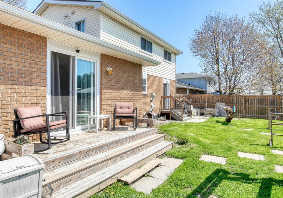 325-mccurdy-amherstburg-ontario-26009024